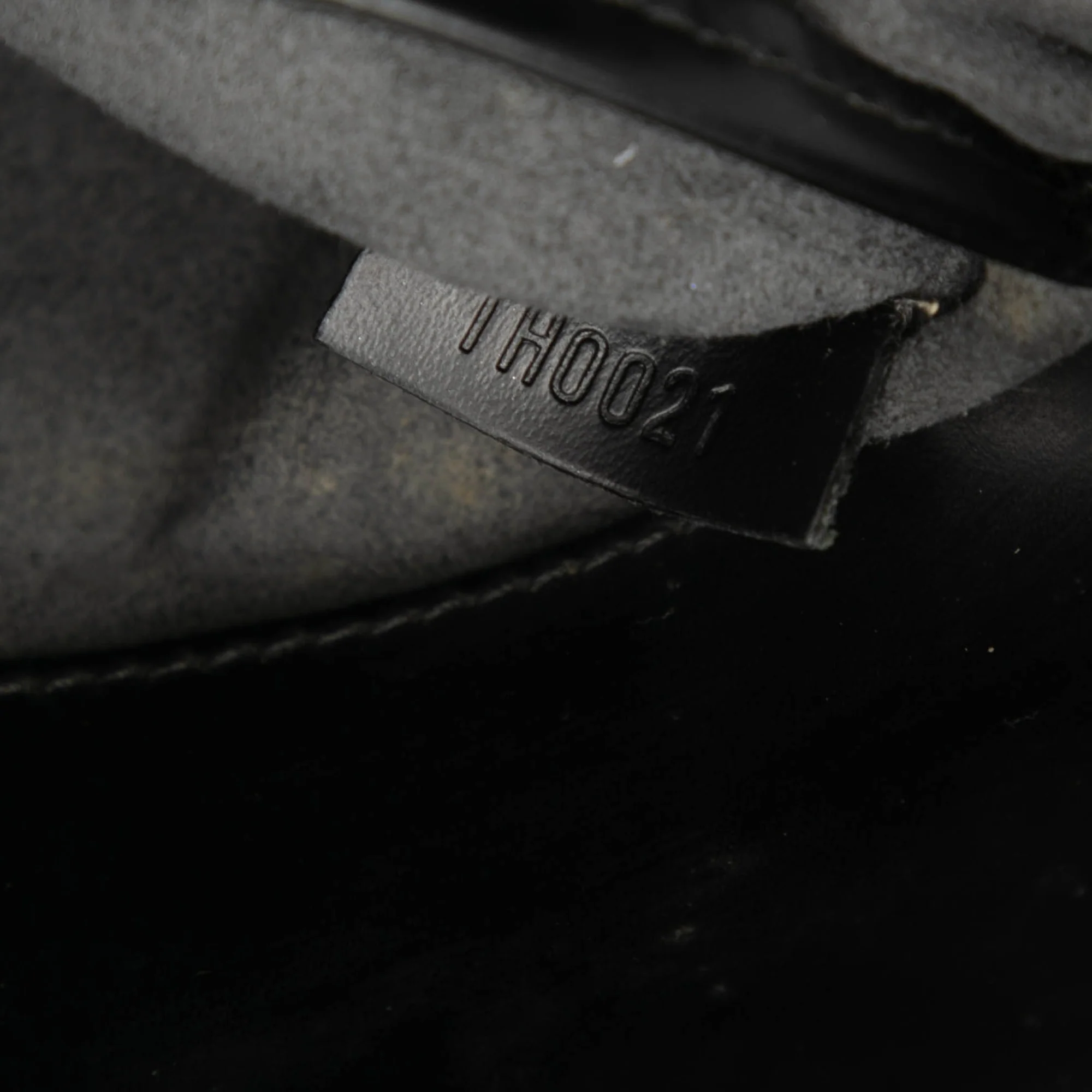 Louis Vuitton | Pre-Owned Epi Reverie | Black - Image 6