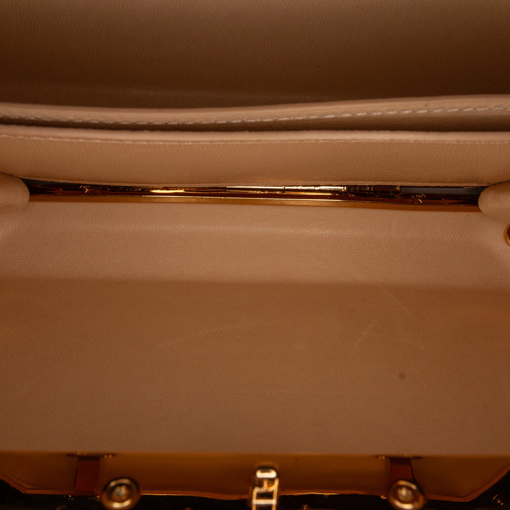 Louis Vuitton | Pre-Owned Minaudiere Shell Clutch | Gold - Image 10