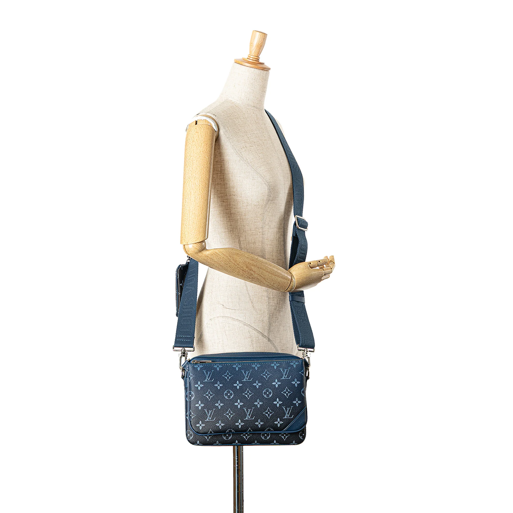 Louis Vuitton | Pre-Owned Monogram Gradient Trio Messenger | Blue/Navy - Image 2