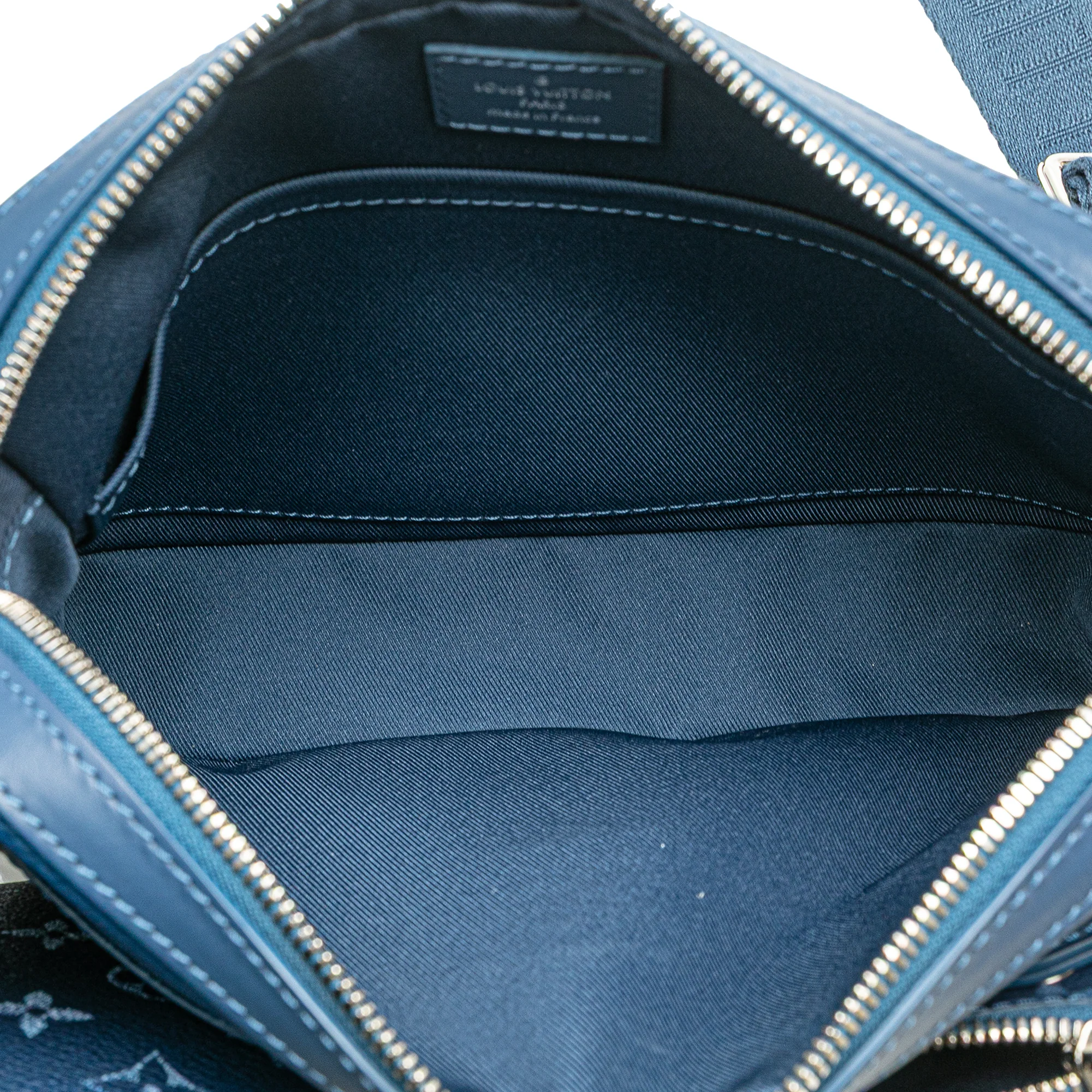 Louis Vuitton | Pre-Owned Monogram Gradient Trio Messenger | Blue/Navy - Image 6