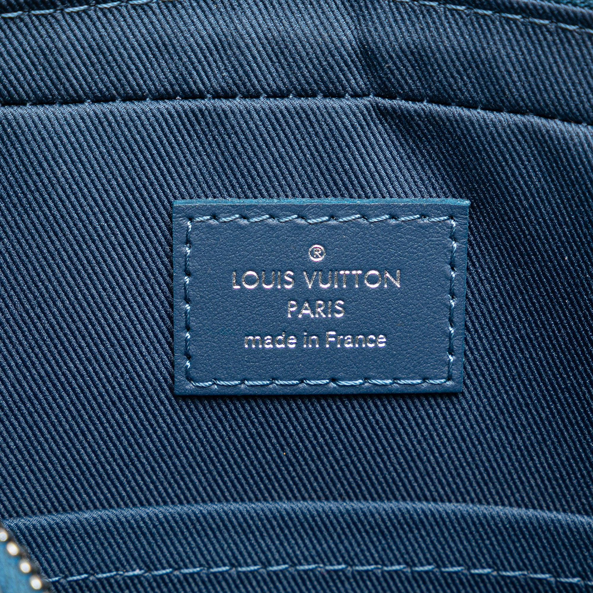 Louis Vuitton | Pre-Owned Monogram Gradient Trio Messenger | Blue/Navy - Image 9