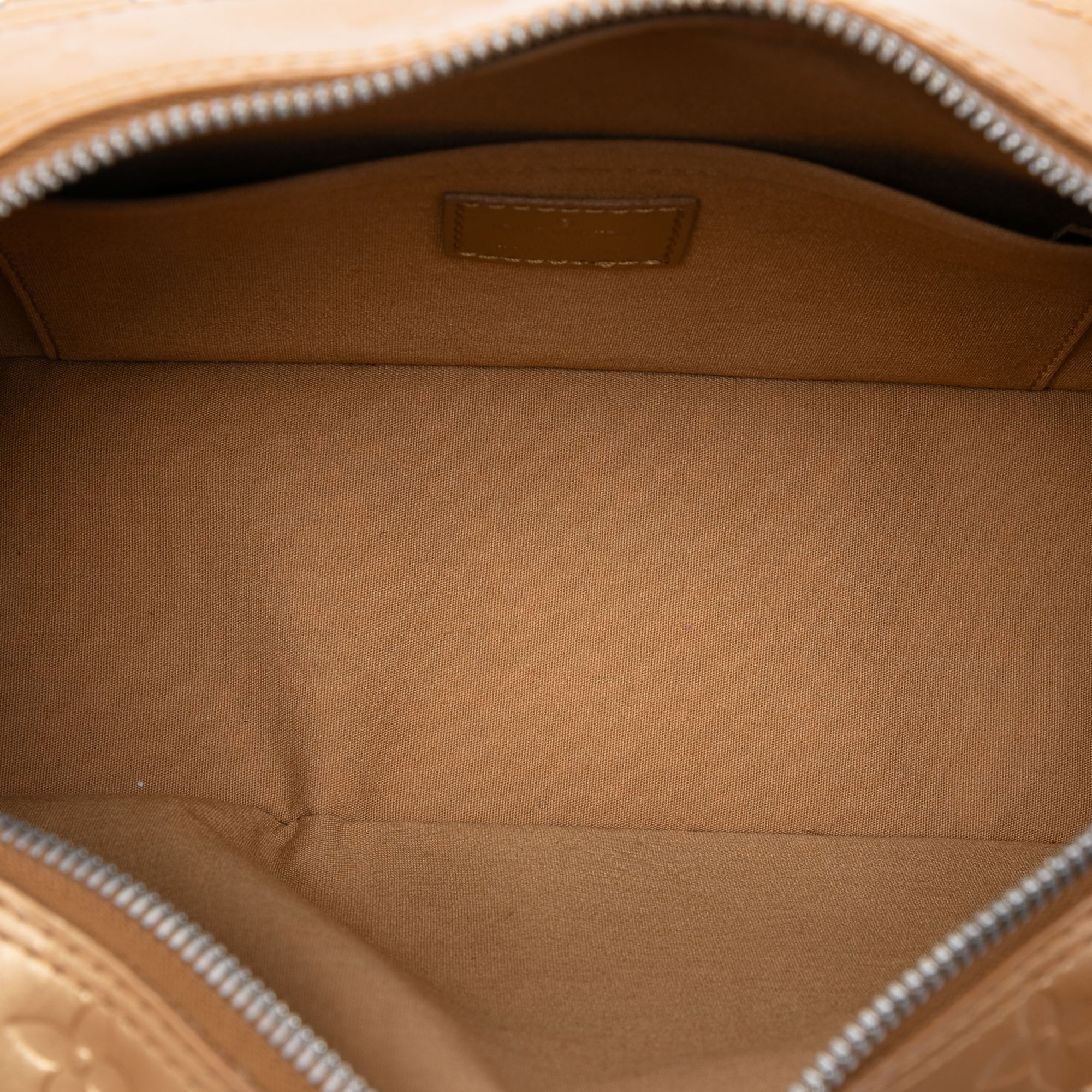 Louis Vuitton | Pre-Owned Monogram Mat Shelton | Beige - Image 4