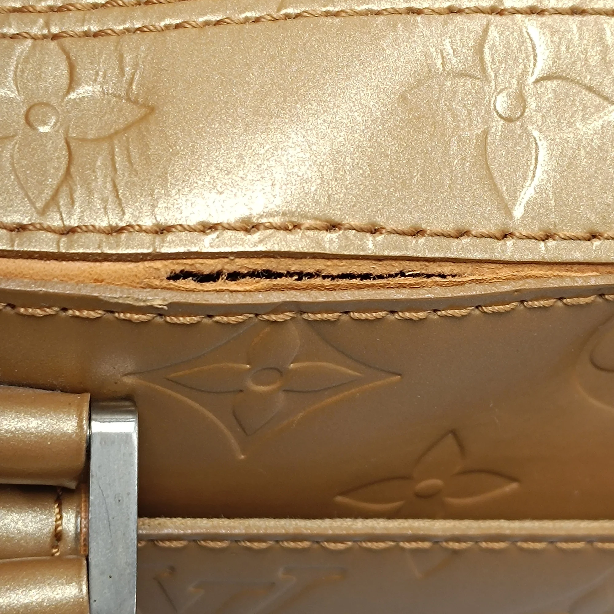 Louis Vuitton | Pre-Owned Monogram Mat Shelton | Beige - Image 7