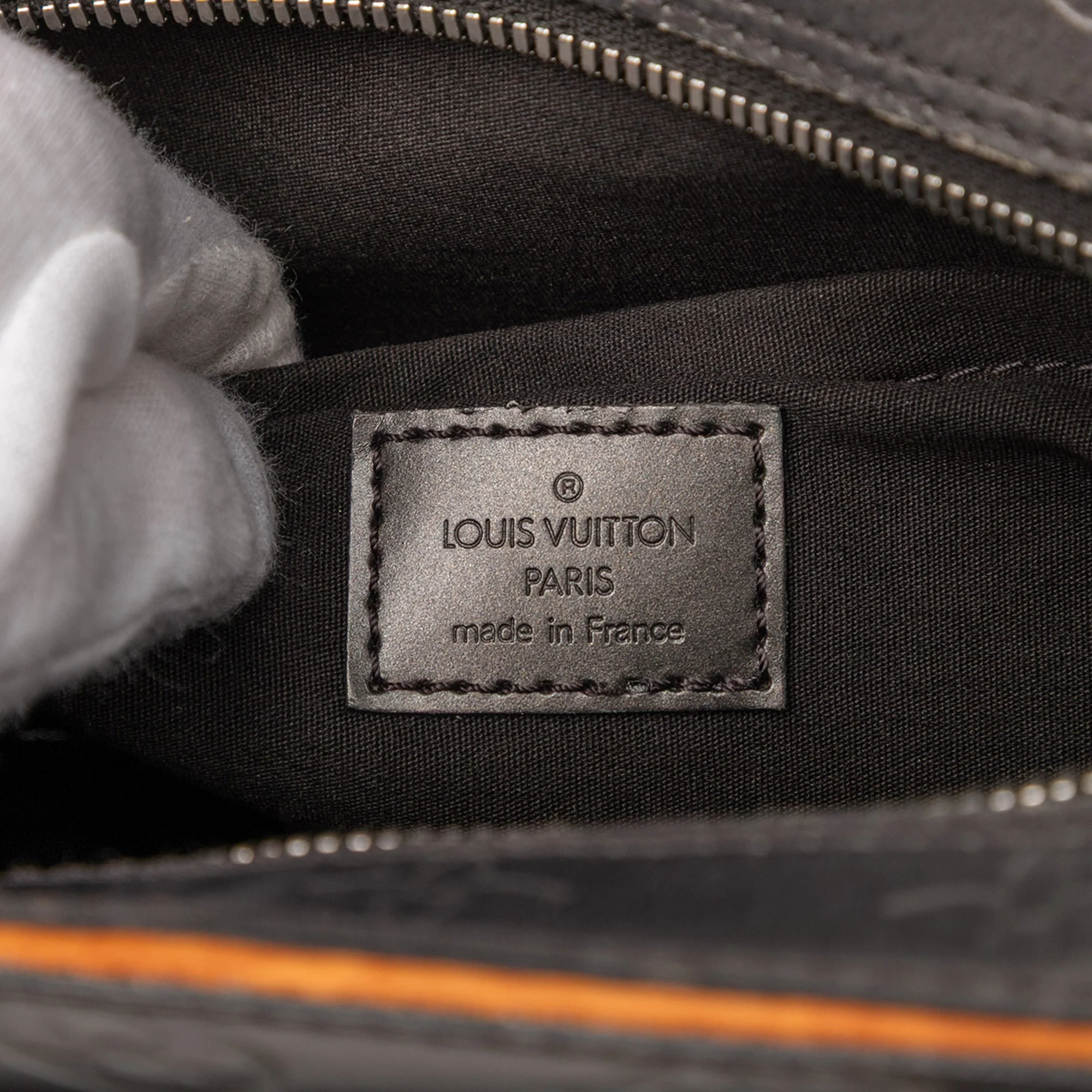 Louis Vuitton | Pre-Owned Monogram Mat Shelton | Gray/Dark Gray - Image 6
