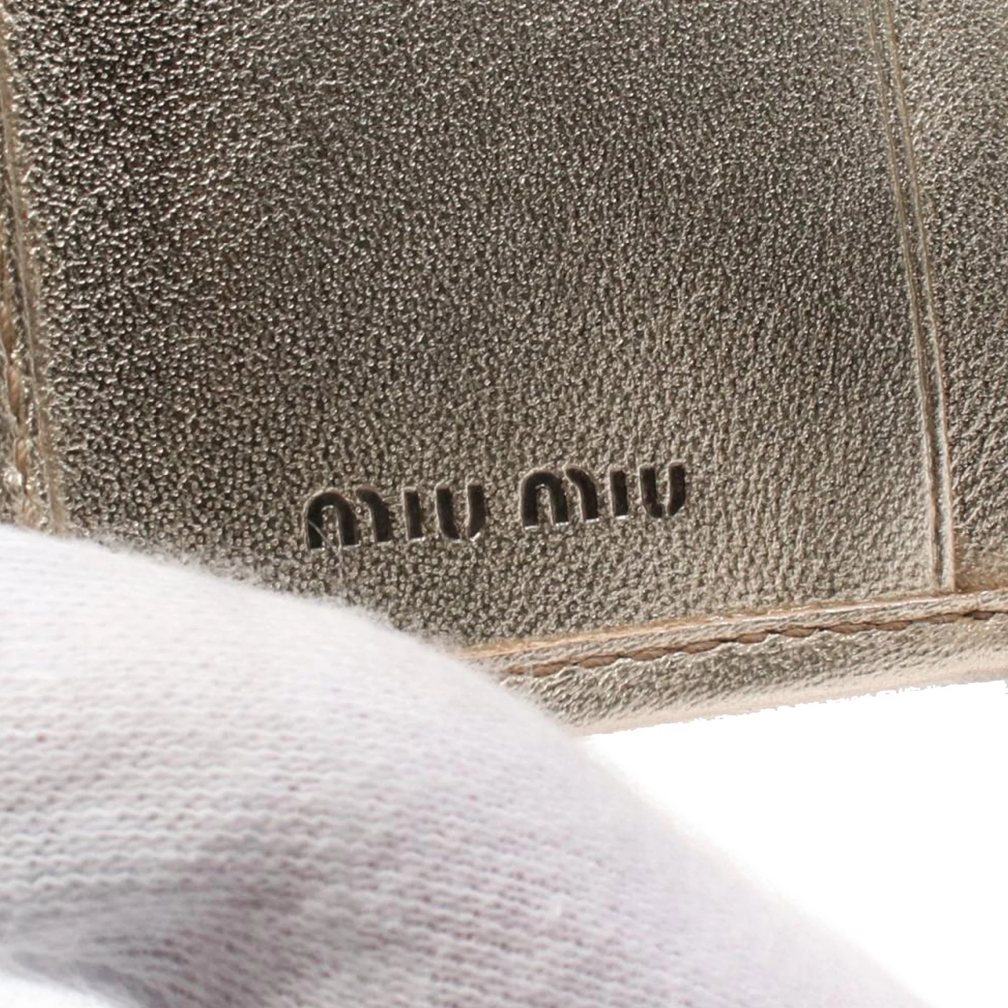 Miu Miu | Pre-Owned Metallic Matelasse Wallet | Gold - Image 8