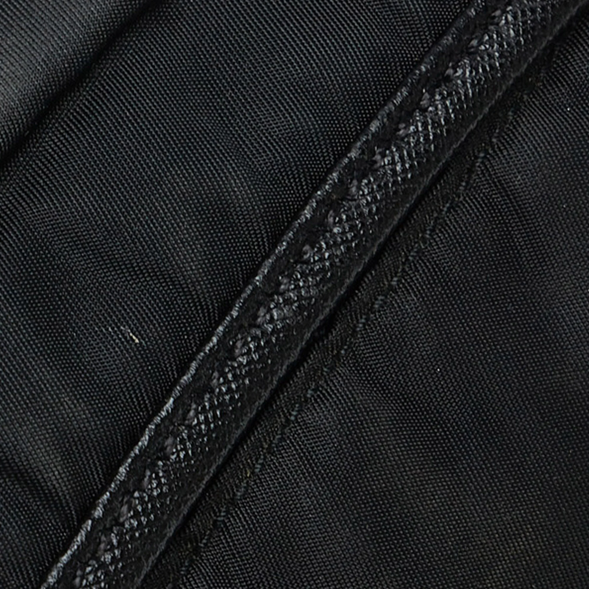 Prada | Pre-Owned Tessuto Buckle Messenger Bag - III | Black - Image 7