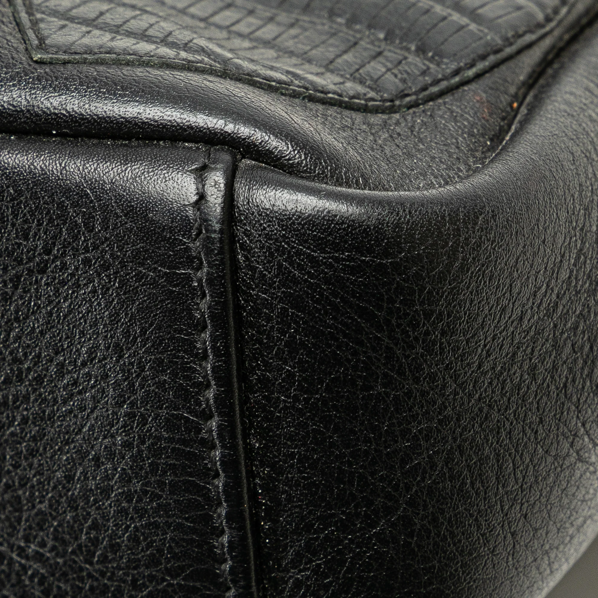 Saint Laurent | Pre-Owned Medium Monogram Heart Patchwork Chain Wallet | Black - Image 2