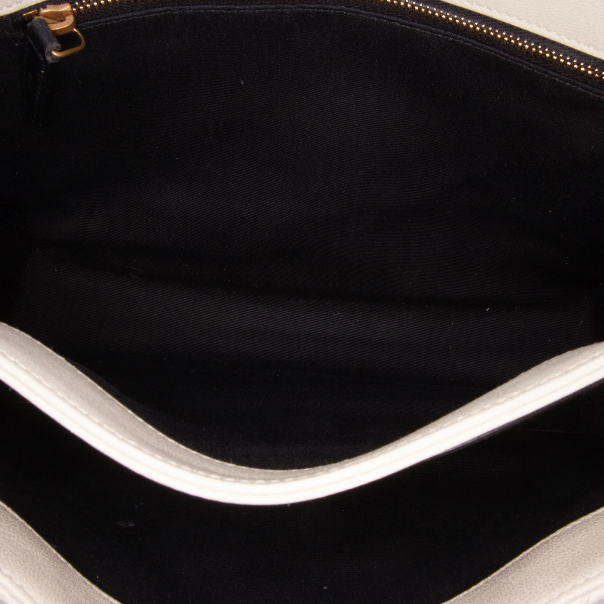 Saint Laurent | Pre-Owned Small Quilted Lambskin Becky Chain Shoulder Bag | White/Ivory - Image 7