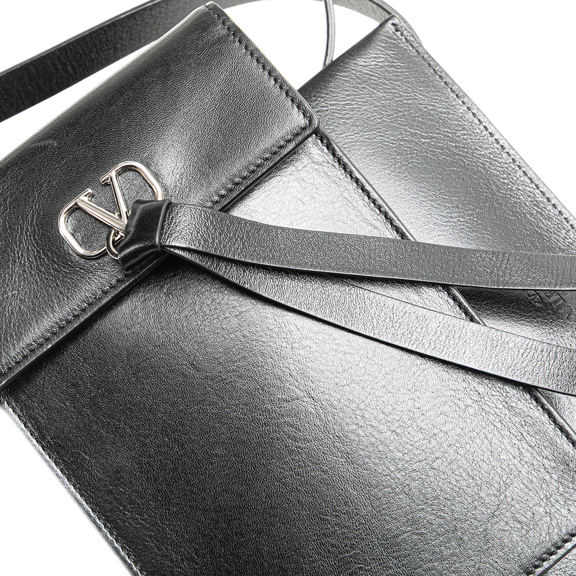 Valentino | Pre-Owned Leather VRing Neck Pouch | Black - Image 2