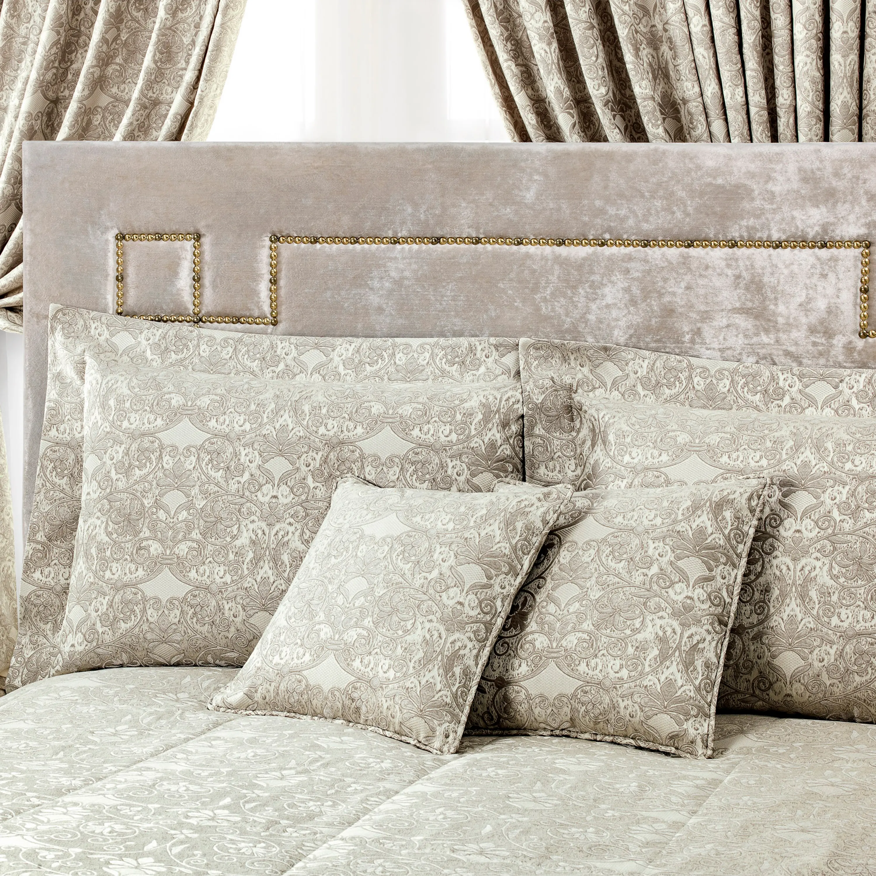 Decorative Pillow - Viardo | Silver/Light Grey | 16" x 16"