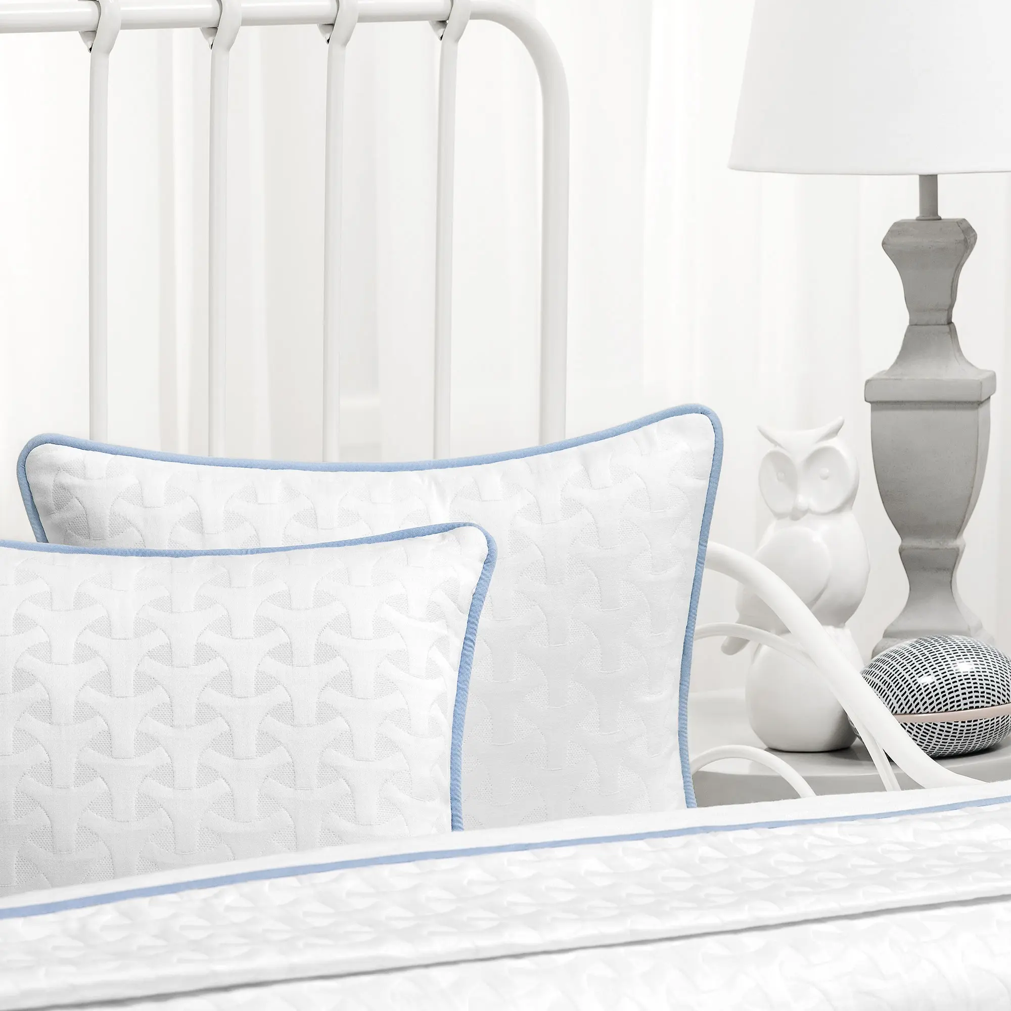 Kids Bedspread Set - Andre | White/Blue | 57" x 79"/12" x 18" - Image 3