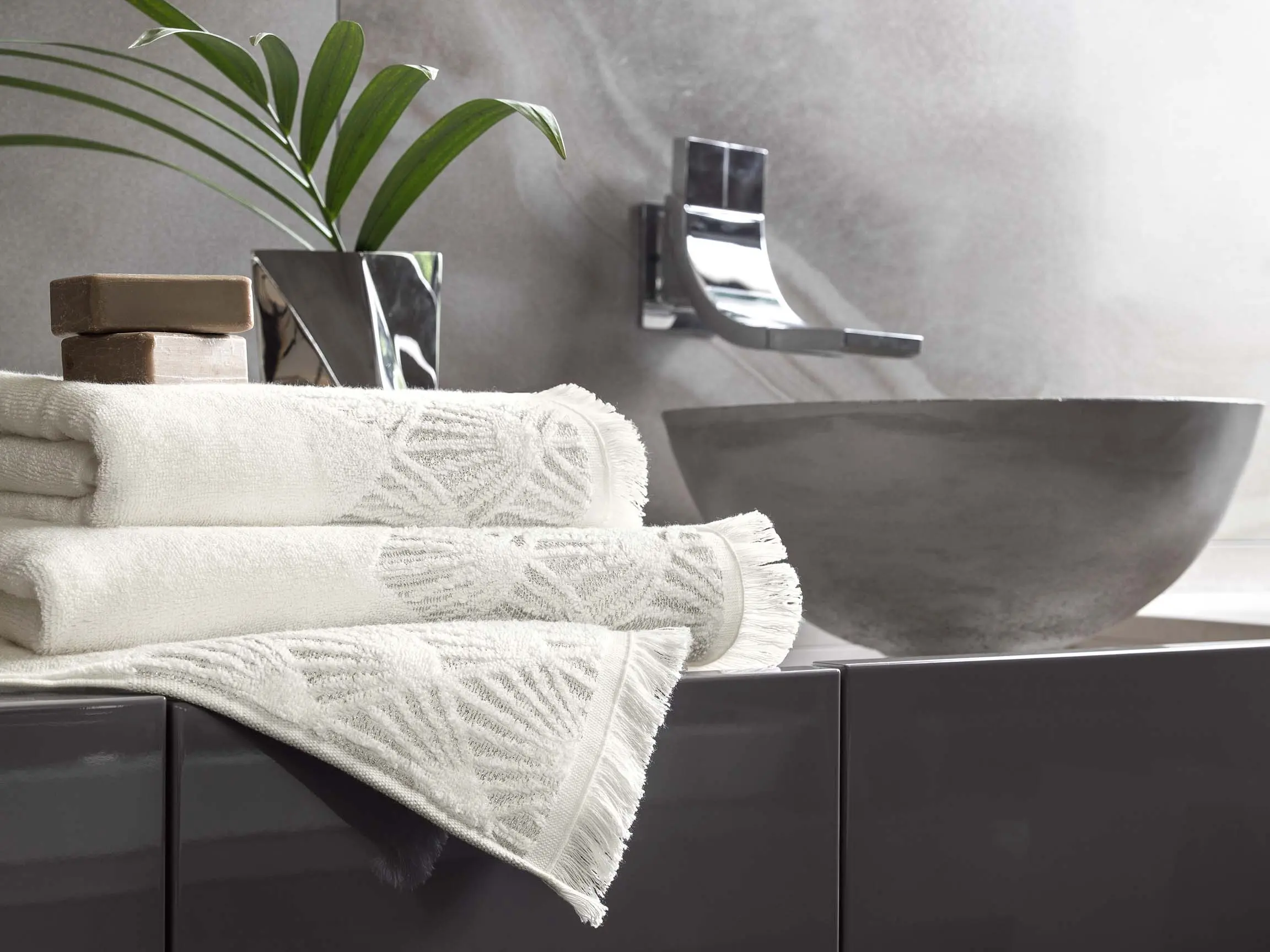 Towel - Amaris | White/Ecru | 28" x 55" - Image 2