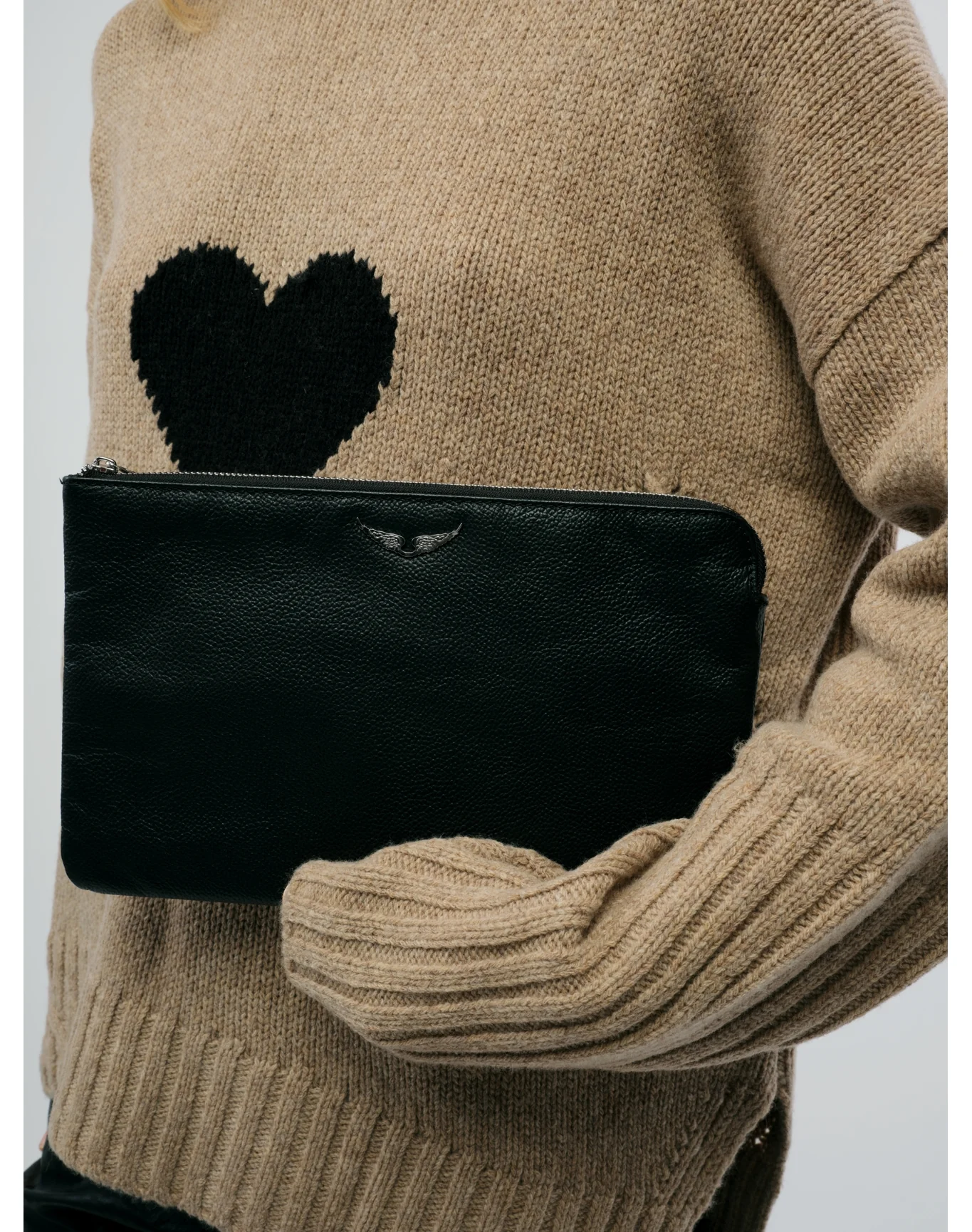 Uma Wings Grained Leather Small Pouch | Black - Image 4