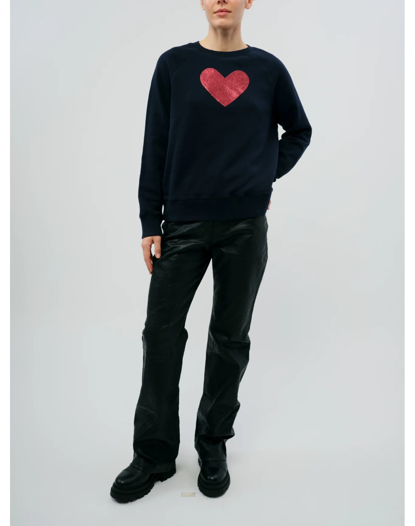 Upper Mo Heart Strass Sweatshirt | Navy Blue - Image 2