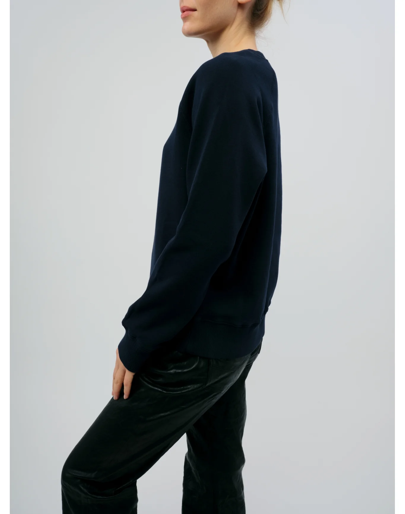 Upper Mo Heart Strass Sweatshirt | Navy Blue - Image 3